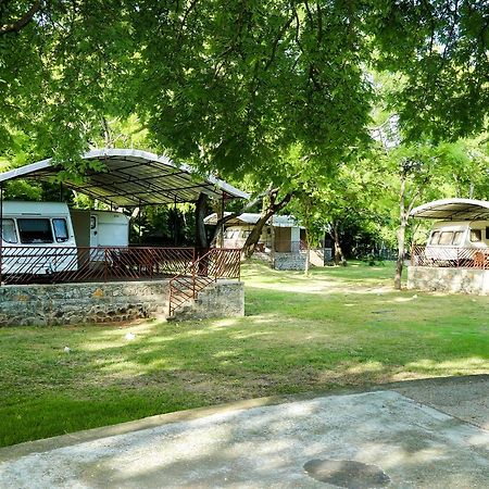 Malwathu Oya Caravan Park Panzió Anuradhapura Kültér fotó