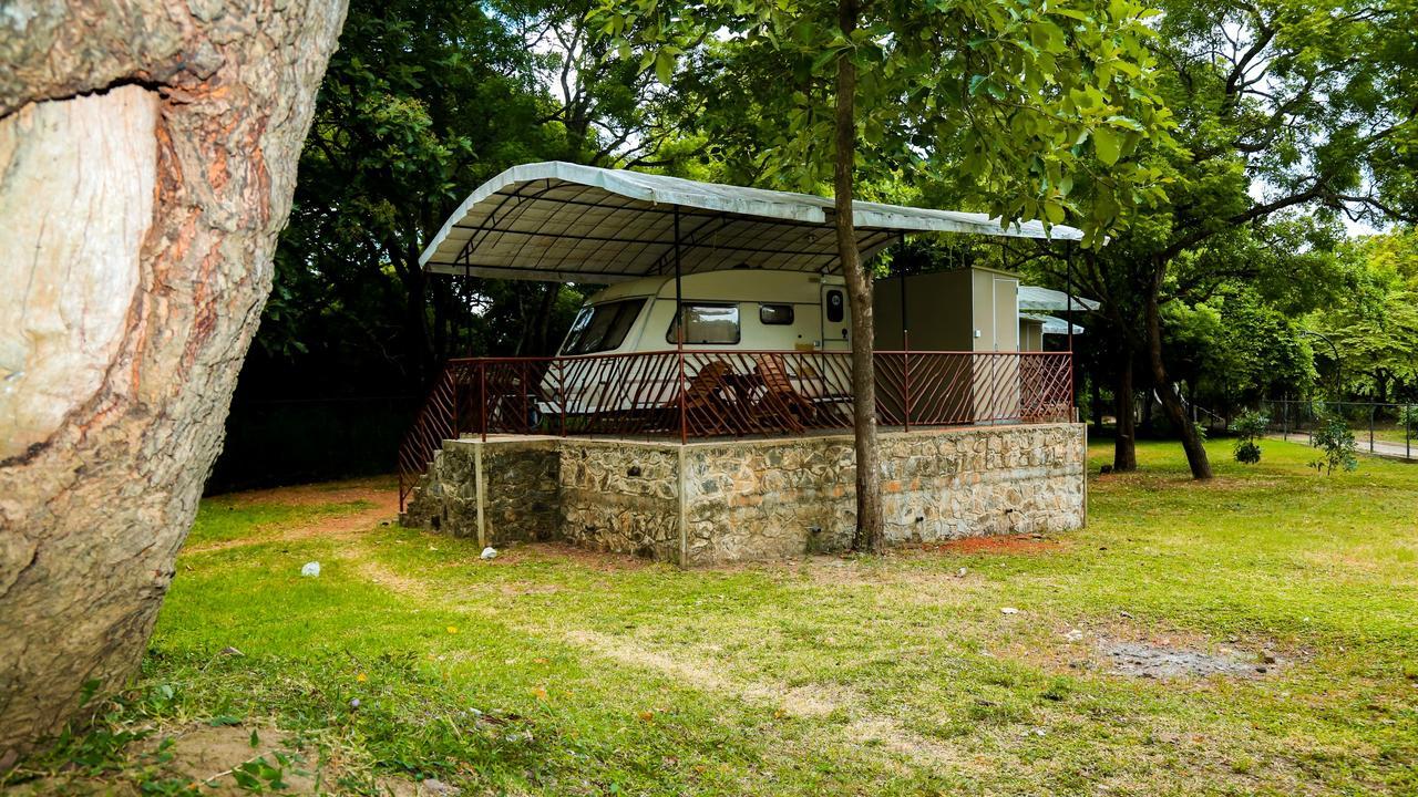 Malwathu Oya Caravan Park Panzió Anuradhapura Kültér fotó