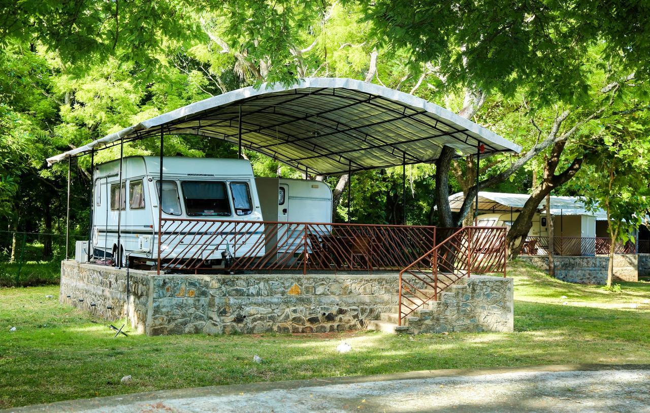 Malwathu Oya Caravan Park Panzió Anuradhapura Kültér fotó