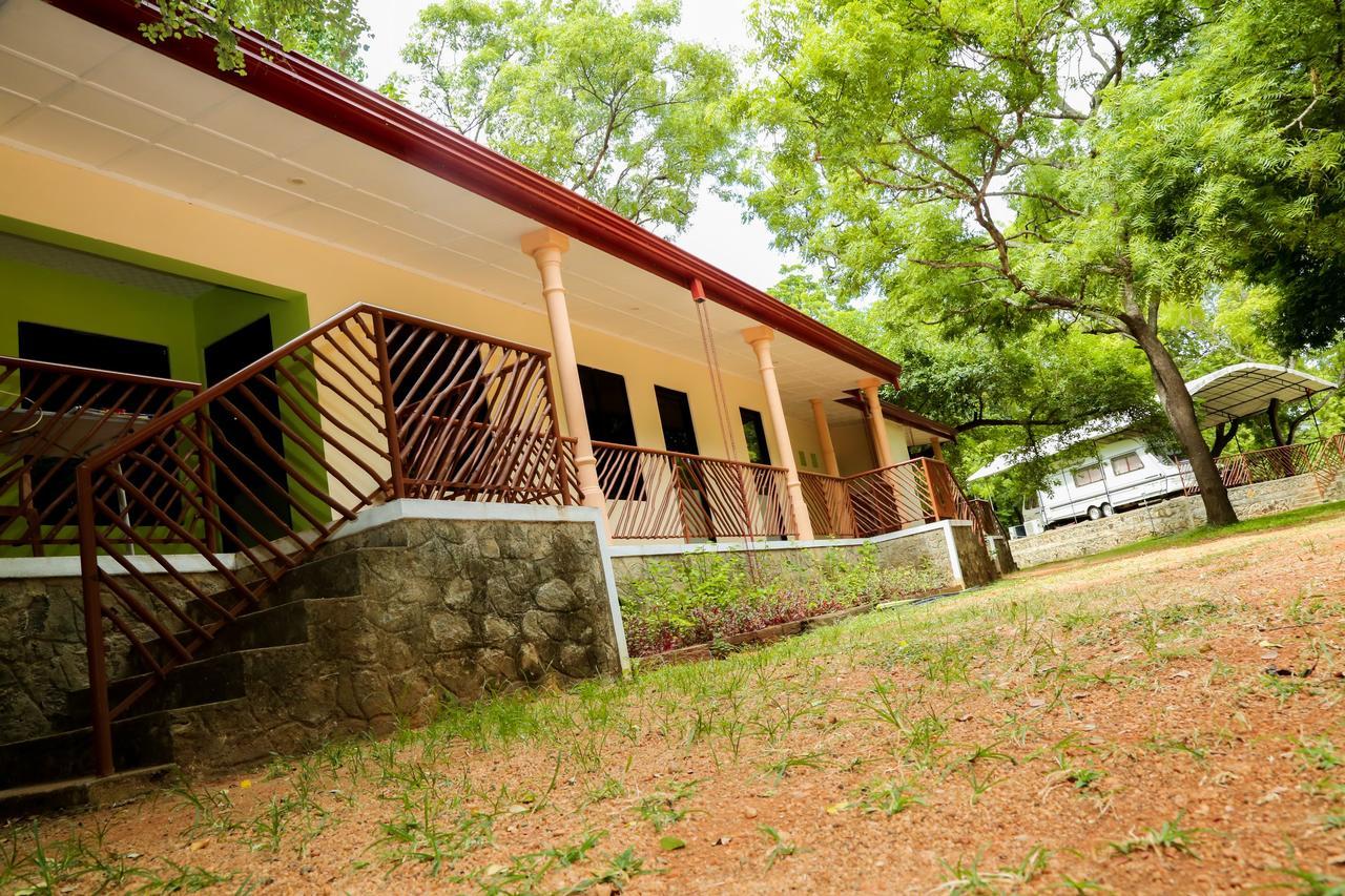Malwathu Oya Caravan Park Panzió Anuradhapura Kültér fotó