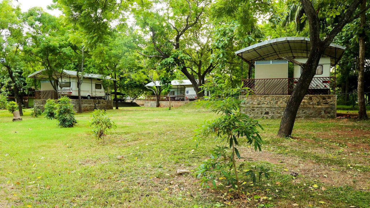Malwathu Oya Caravan Park Panzió Anuradhapura Kültér fotó